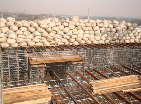 建筑腳手架的搭設(shè)●做大做強是我們拼搏的目標(biāo)！